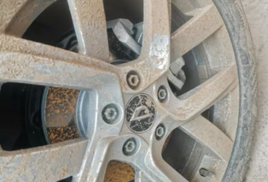 車輪轂里面圓盤生銹怎么辦？